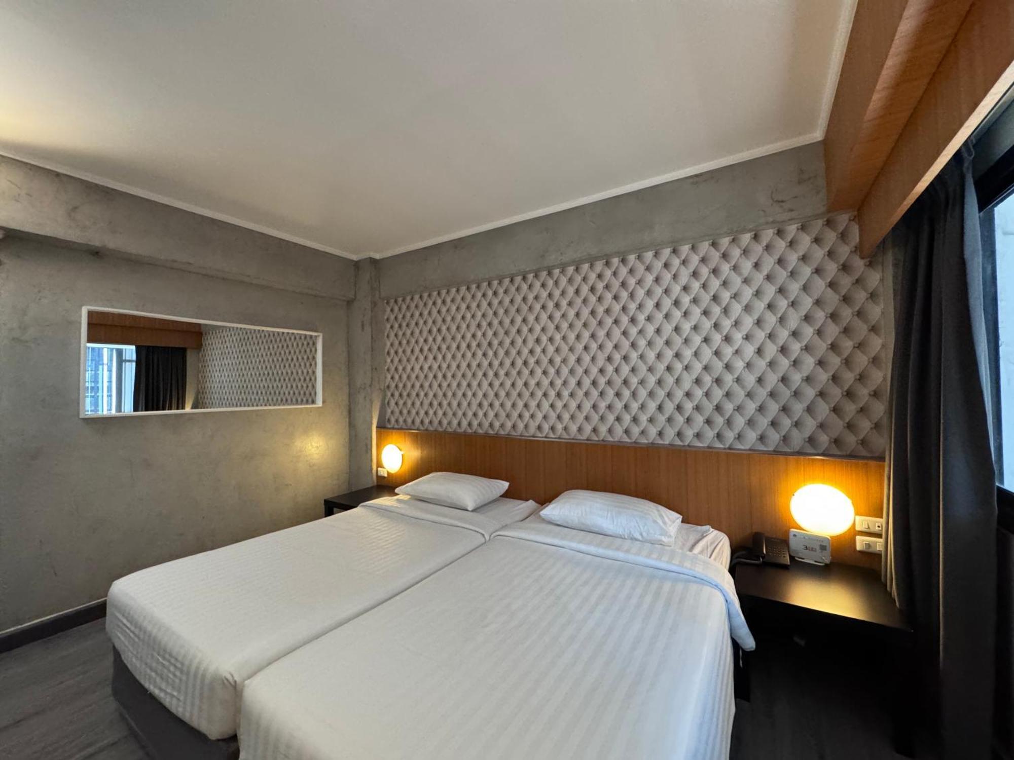 White Palace 3*