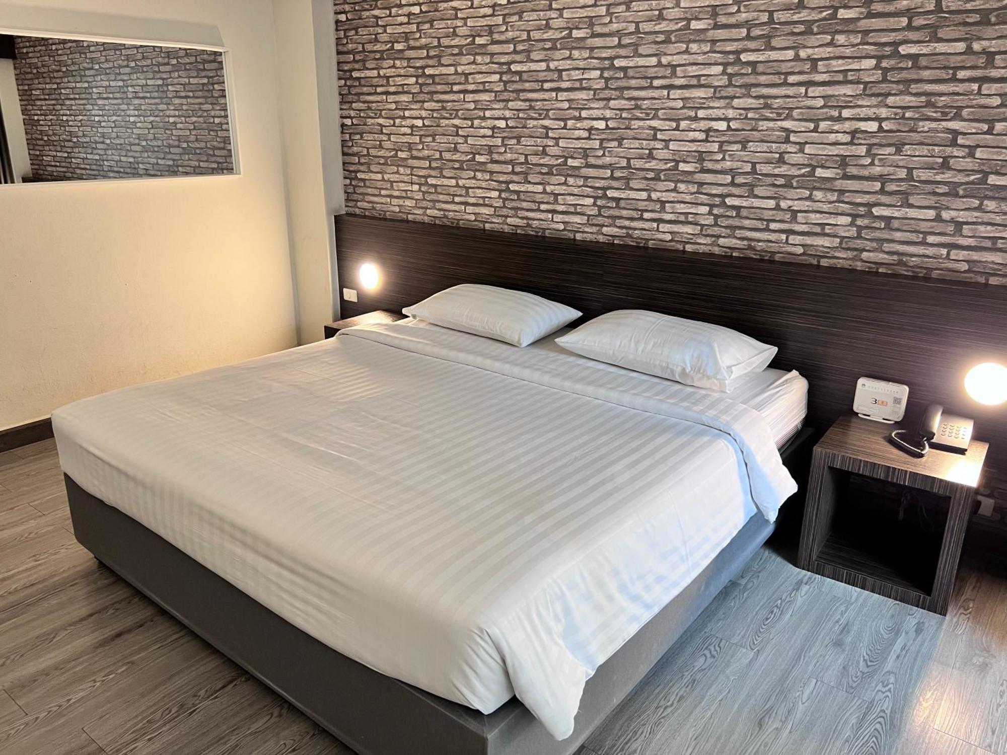 White Palace 3*