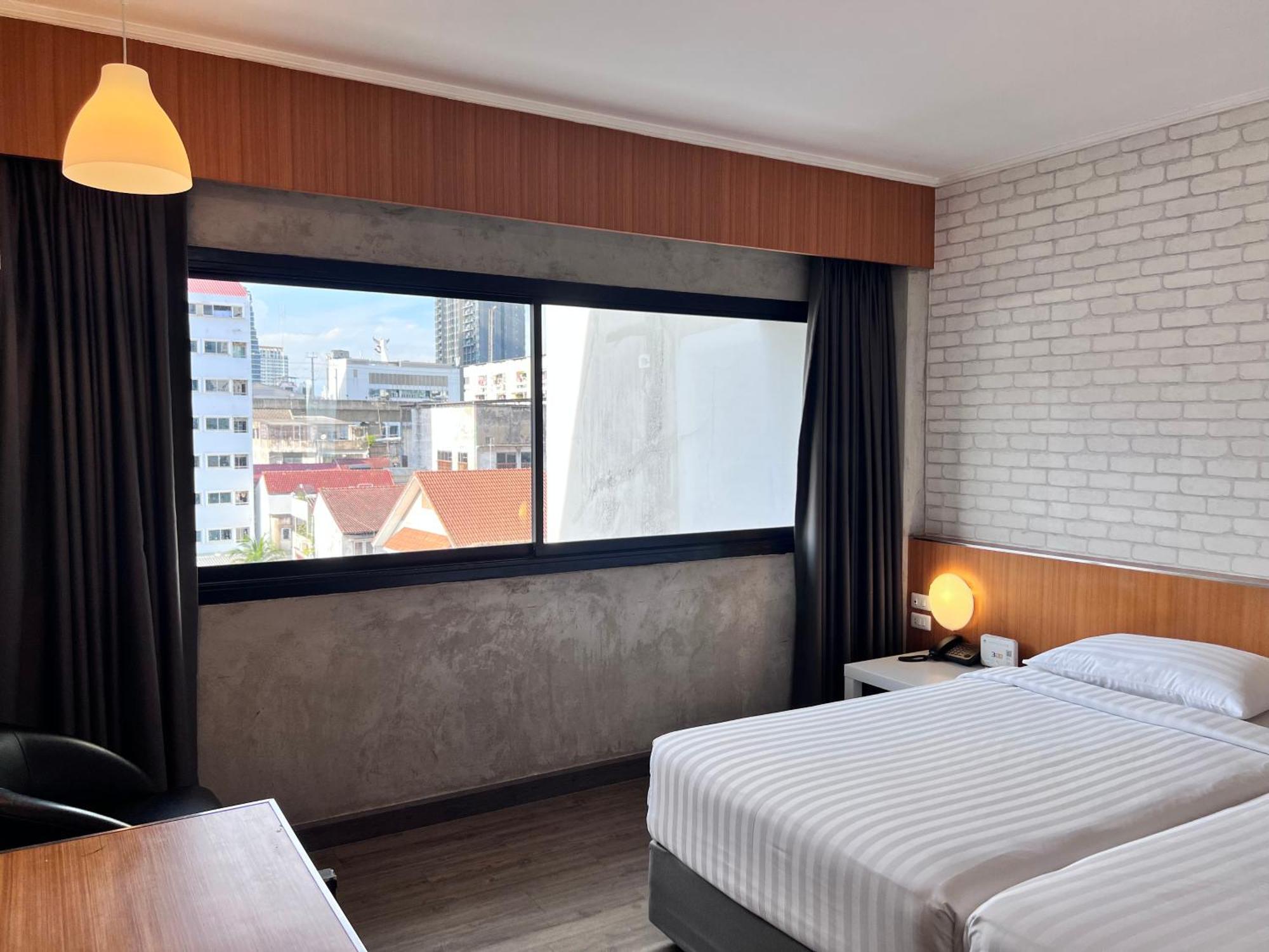 White Palace 3*