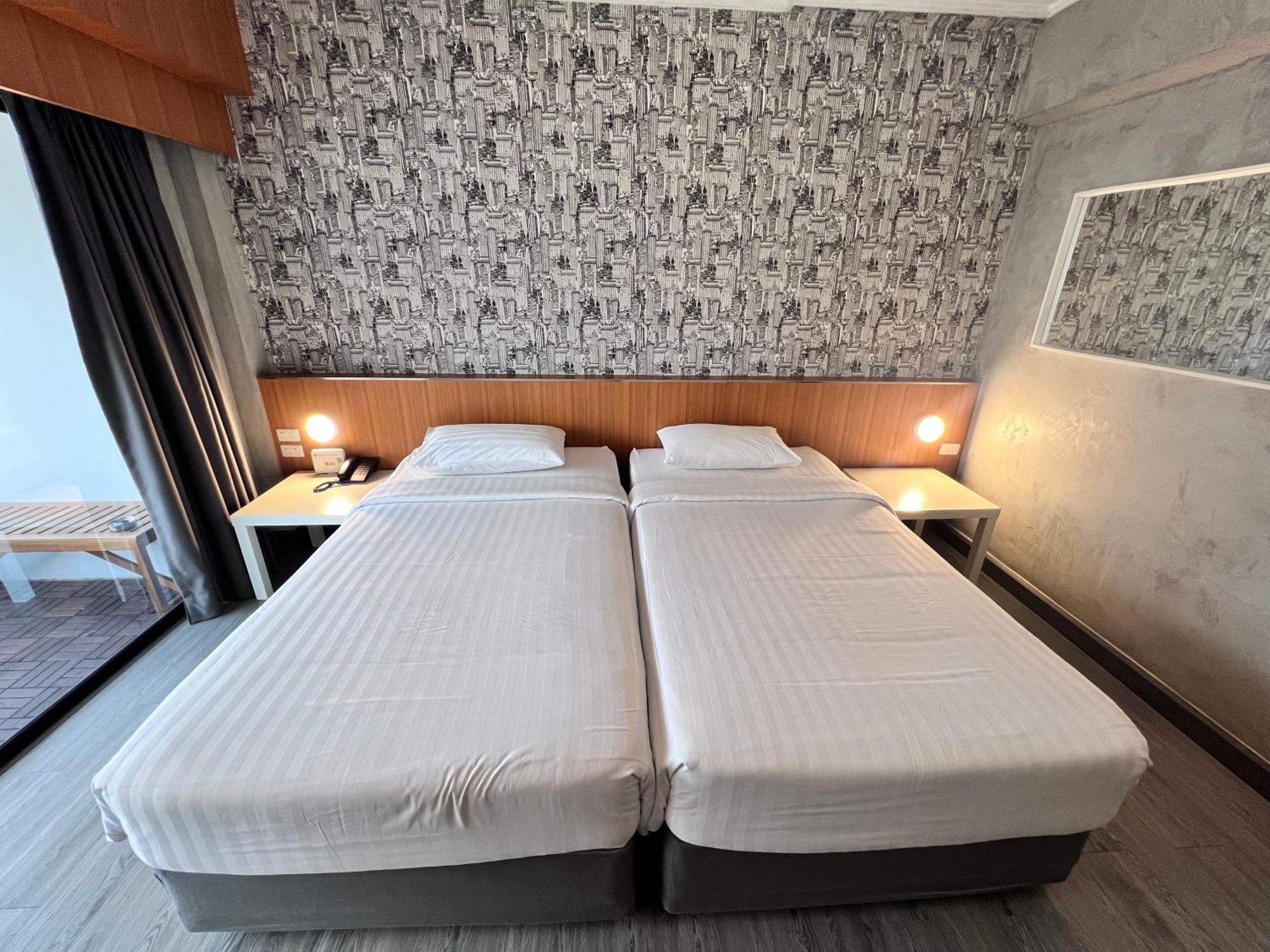 White Palace 3*